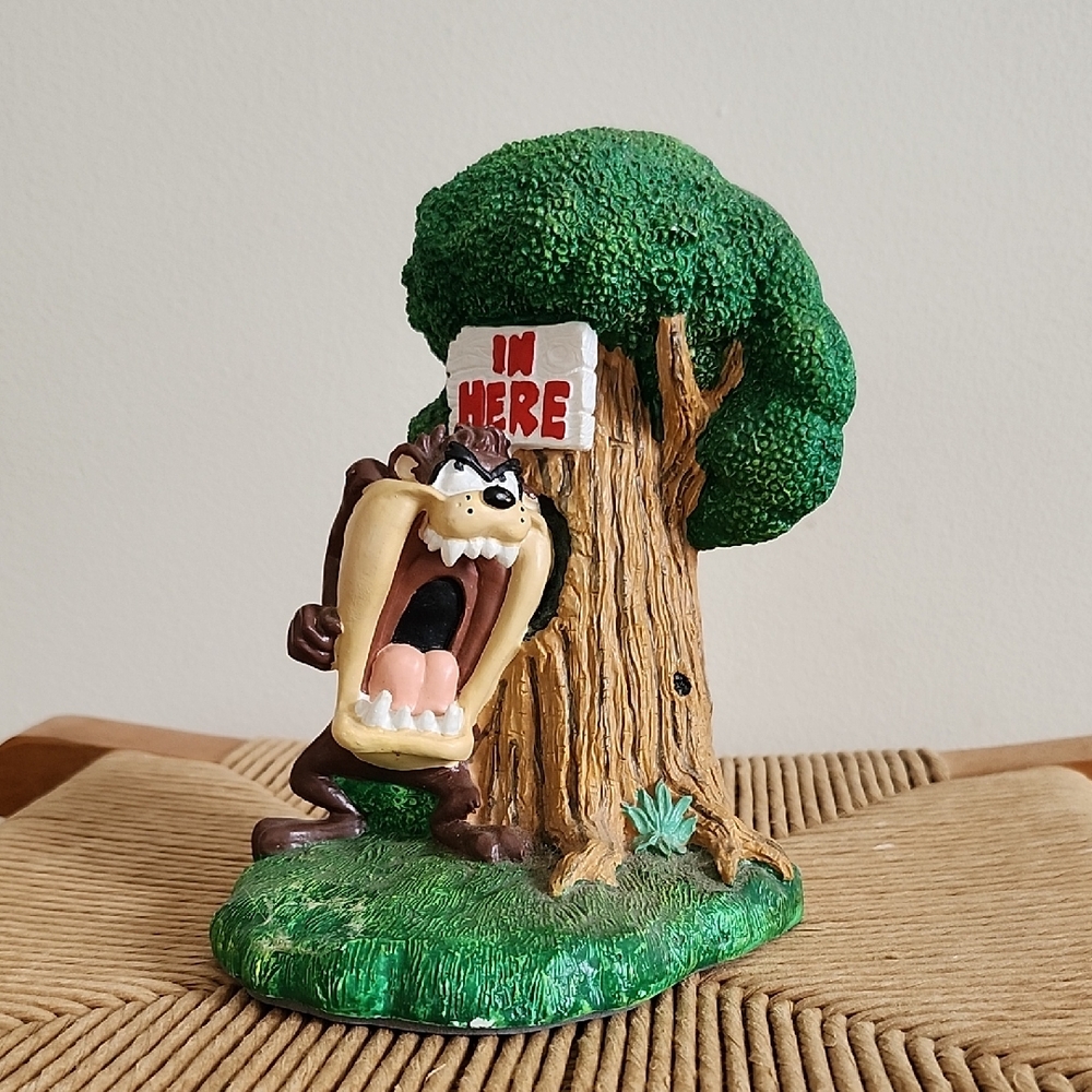 Warner Bros. Tazmanian Devil Bookend Green and Brown Tree Bookend 1994 Vinatge